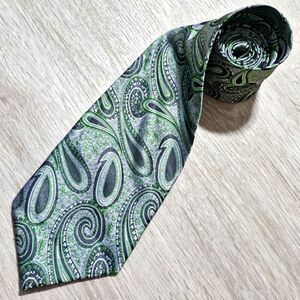 Verie God Fashion handmade 100% silk green paisley tie business church